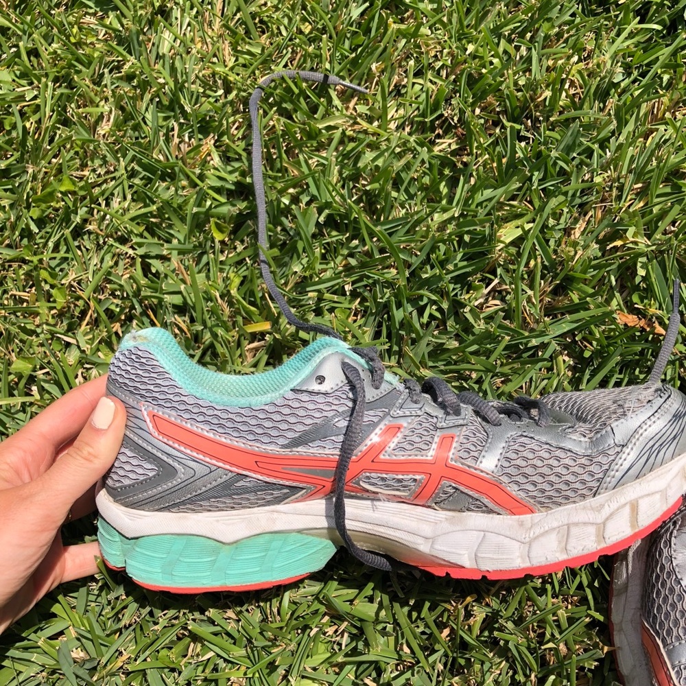 ASICS GT 1000 - Picture 3 of 5